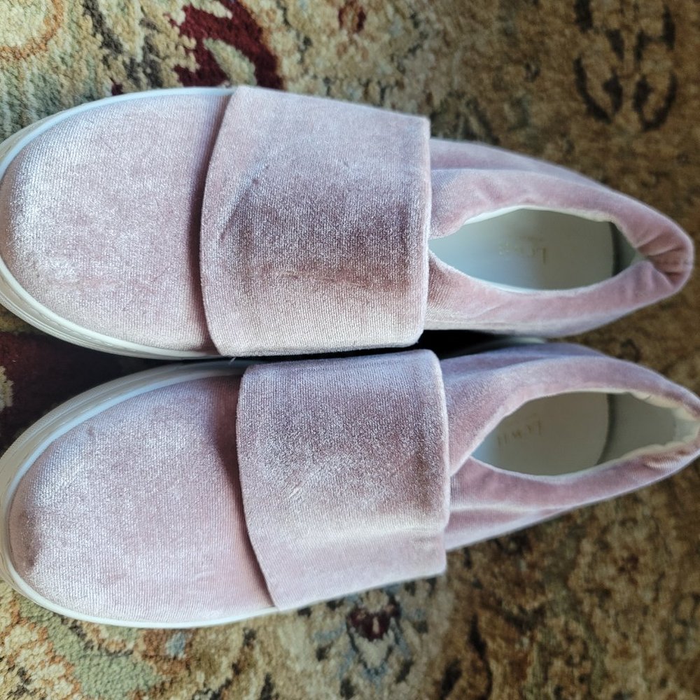 Lewit Woman's Flats - Picture 2 of 4